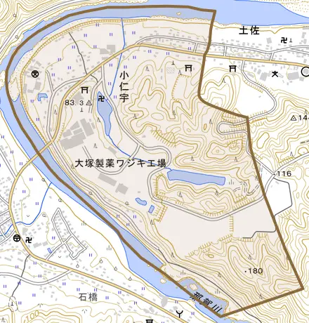 小仁宇とその周辺の地図。町の範囲を重ねている