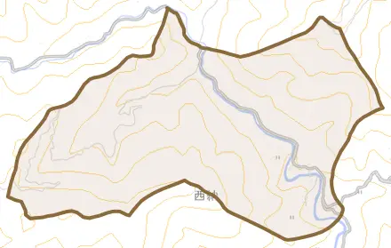 西納とその周辺の地図。町の範囲を重ねている