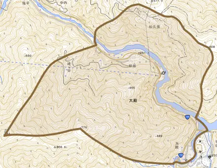 大殿とその周辺の地図。町の範囲を重ねている