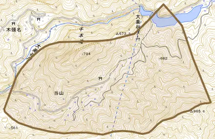 当山とその周辺の地図。町の範囲を重ねている