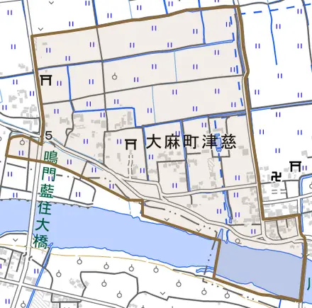 大麻町津慈とその周辺の地図。町の範囲を重ねている