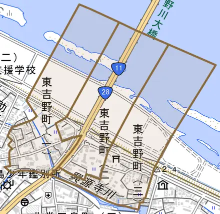 東吉野町とその周辺の地図。町の範囲を重ねている
