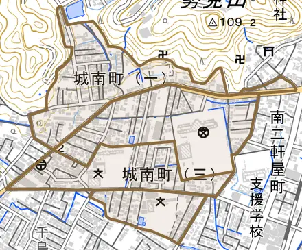 城南町とその周辺の地図。町の範囲を重ねている