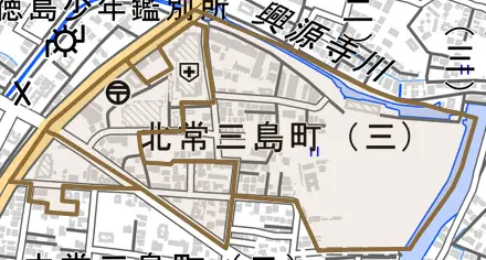 北常三島町とその周辺の地図。町の範囲を重ねている