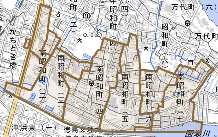 南昭和町とその周辺の地図。町の範囲を重ねている