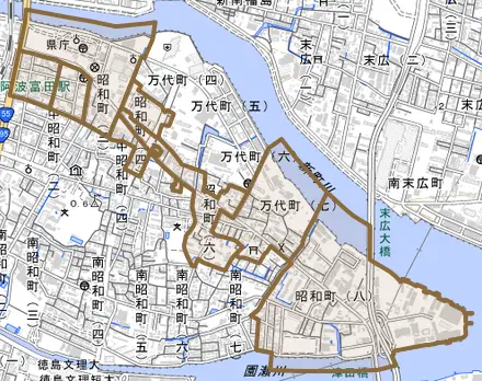 昭和町とその周辺の地図。町の範囲を重ねている