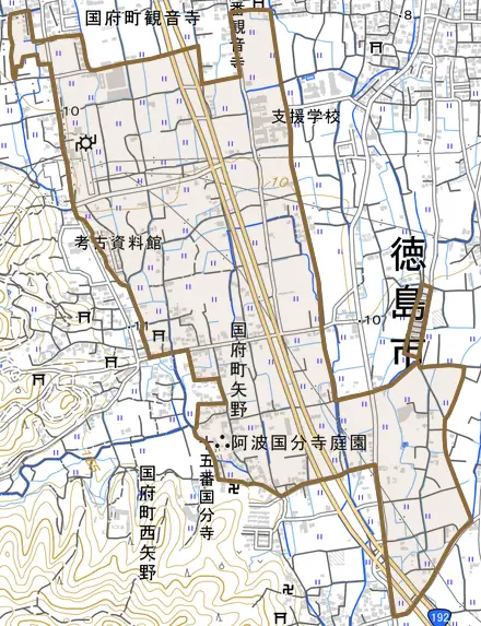 国府町矢野とその周辺の地図。町の範囲を重ねている