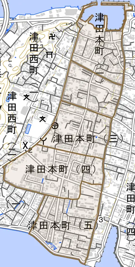 津田本町とその周辺の地図。町の範囲を重ねている