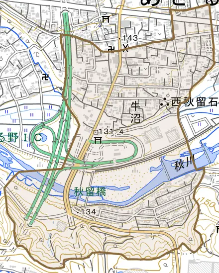 牛沼とその周辺の地図。町の範囲を重ねている