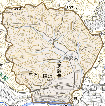 横沢とその周辺の地図。町の範囲を重ねている