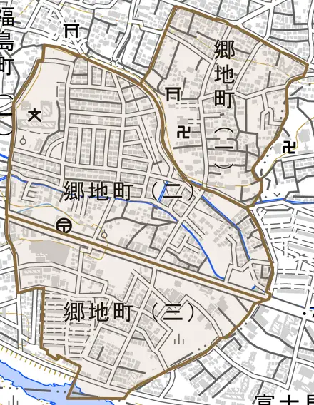郷地町とその周辺の地図。町の範囲を重ねている