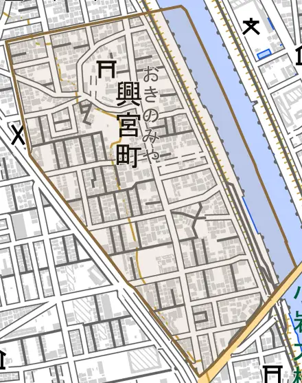 興宮町とその周辺の地図。町の範囲を重ねている