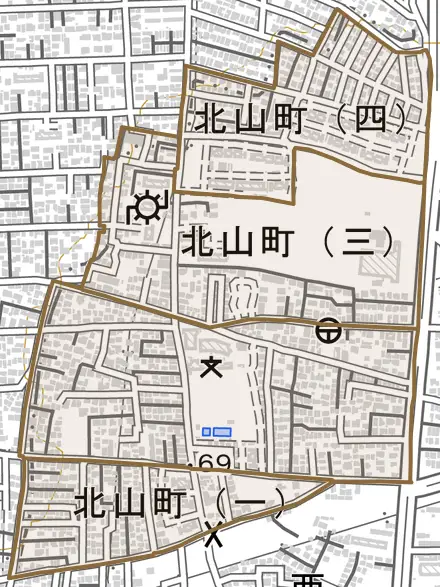 北山町とその周辺の地図。町の範囲を重ねている