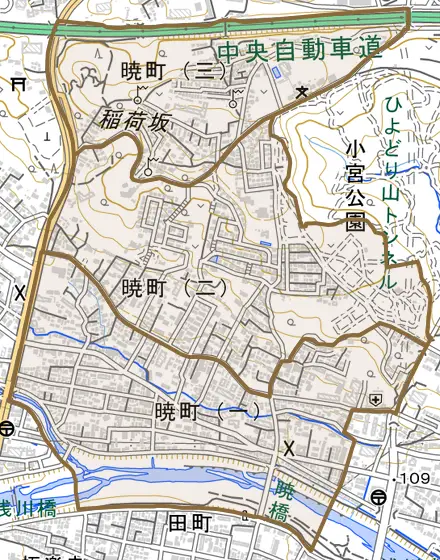 暁町とその周辺の地図。町の範囲を重ねている