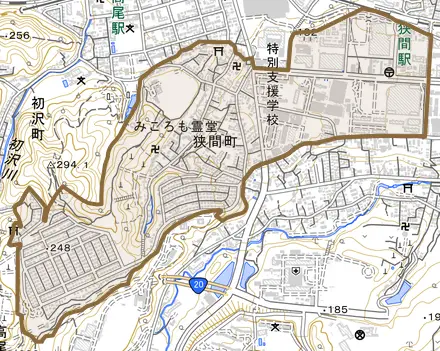狭間町とその周辺の地図。町の範囲を重ねている