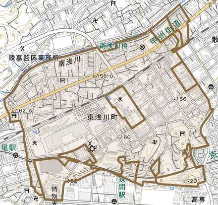 東浅川町とその周辺の地図。町の範囲を重ねている