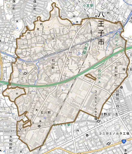 石川町とその周辺の地図。町の範囲を重ねている