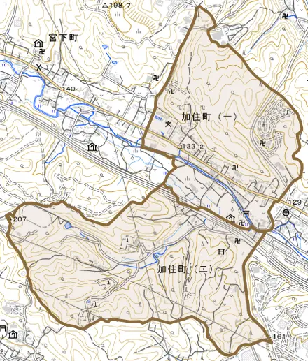 加住町とその周辺の地図。町の範囲を重ねている