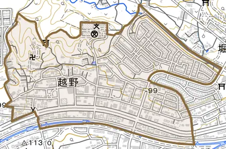 越野とその周辺の地図。町の範囲を重ねている