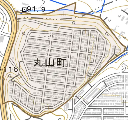 丸山町とその周辺の地図。町の範囲を重ねている