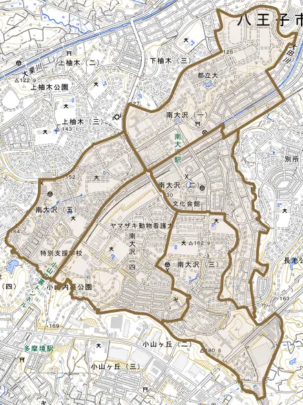 南大沢とその周辺の地図。町の範囲を重ねている