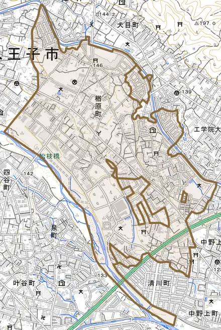 楢原町とその周辺の地図。町の範囲を重ねている