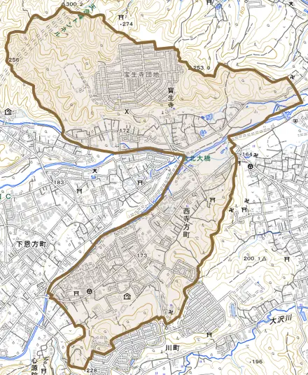 西寺方町とその周辺の地図。町の範囲を重ねている