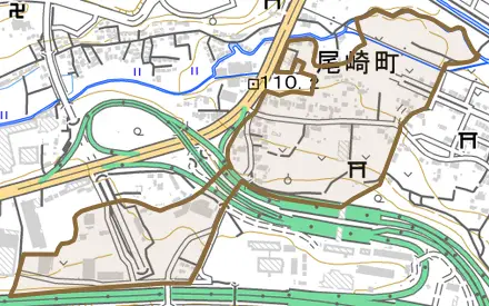 尾崎町とその周辺の地図。町の範囲を重ねている