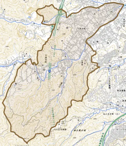 下恩方町とその周辺の地図。町の範囲を重ねている