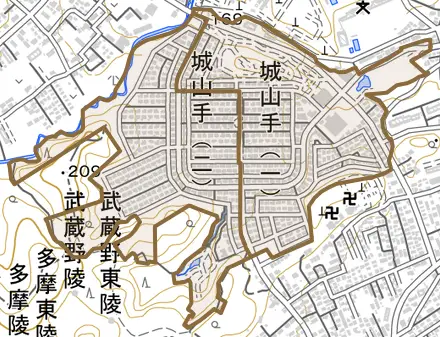 城山手とその周辺の地図。町の範囲を重ねている