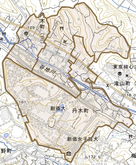 丹木町とその周辺の地図。町の範囲を重ねている