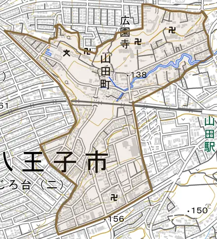 山田町とその周辺の地図。町の範囲を重ねている