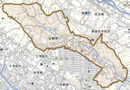 谷野町とその周辺の地図。町の範囲を重ねている