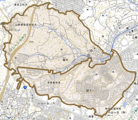 鑓水とその周辺の地図。町の範囲を重ねている