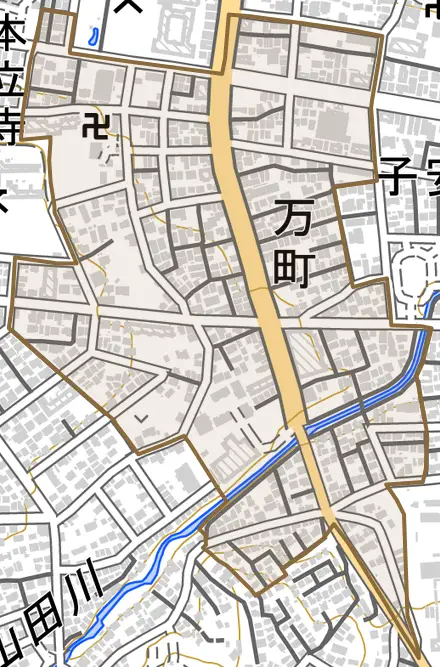 万町とその周辺の地図。町の範囲を重ねている