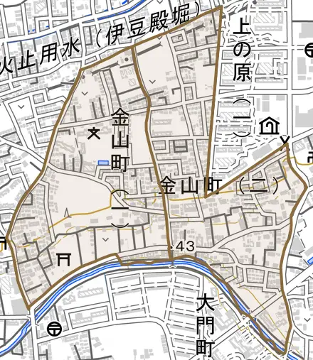 金山町とその周辺の地図。町の範囲を重ねている