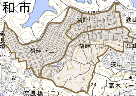 湖畔とその周辺の地図。町の範囲を重ねている