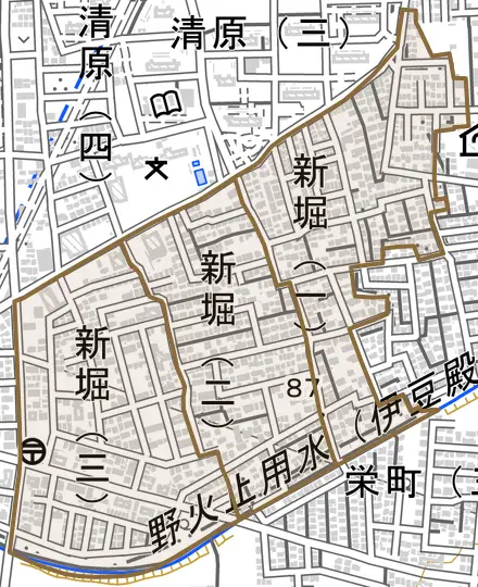 新堀とその周辺の地図。町の範囲を重ねている