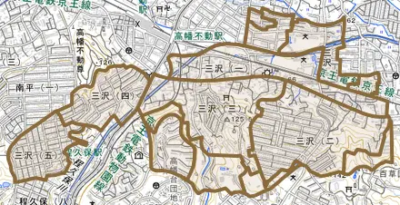 三沢とその周辺の地図。町の範囲を重ねている