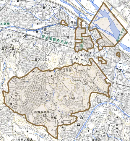 百草とその周辺の地図。町の範囲を重ねている