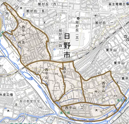 西平山とその周辺の地図。町の範囲を重ねている
