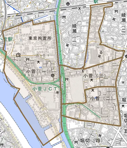 小菅とその周辺の地図。町の範囲を重ねている