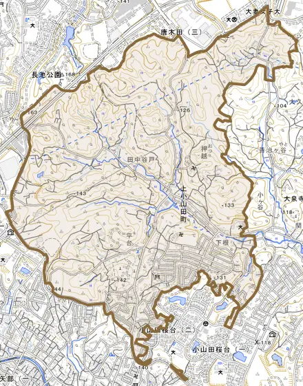上小山田町とその周辺の地図。町の範囲を重ねている