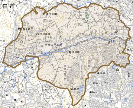 野津田町とその周辺の地図。町の範囲を重ねている