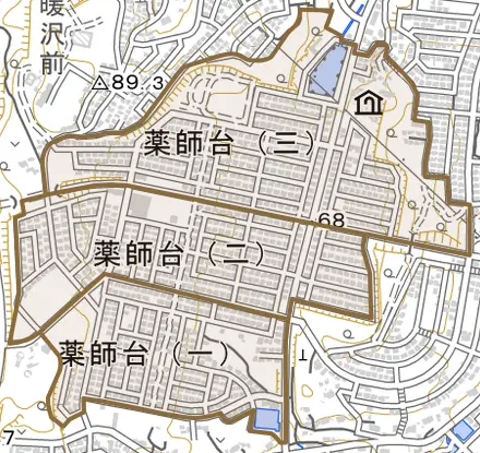 薬師台とその周辺の地図。町の範囲を重ねている