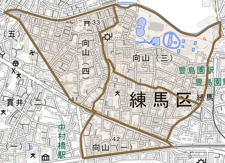 向山とその周辺の地図。町の範囲を重ねている