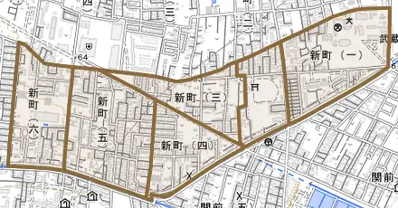 新町とその周辺の地図。町の範囲を重ねている