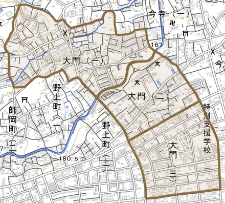 大門とその周辺の地図。町の範囲を重ねている