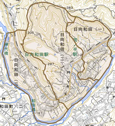 日向和田とその周辺の地図。町の範囲を重ねている