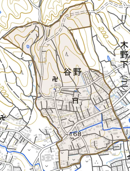谷野とその周辺の地図。町の範囲を重ねている